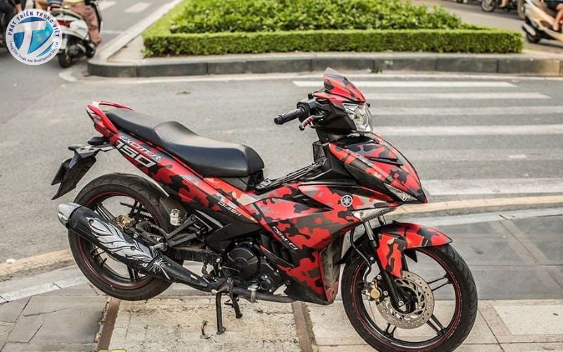 Decal xe máy phong cách thể thao